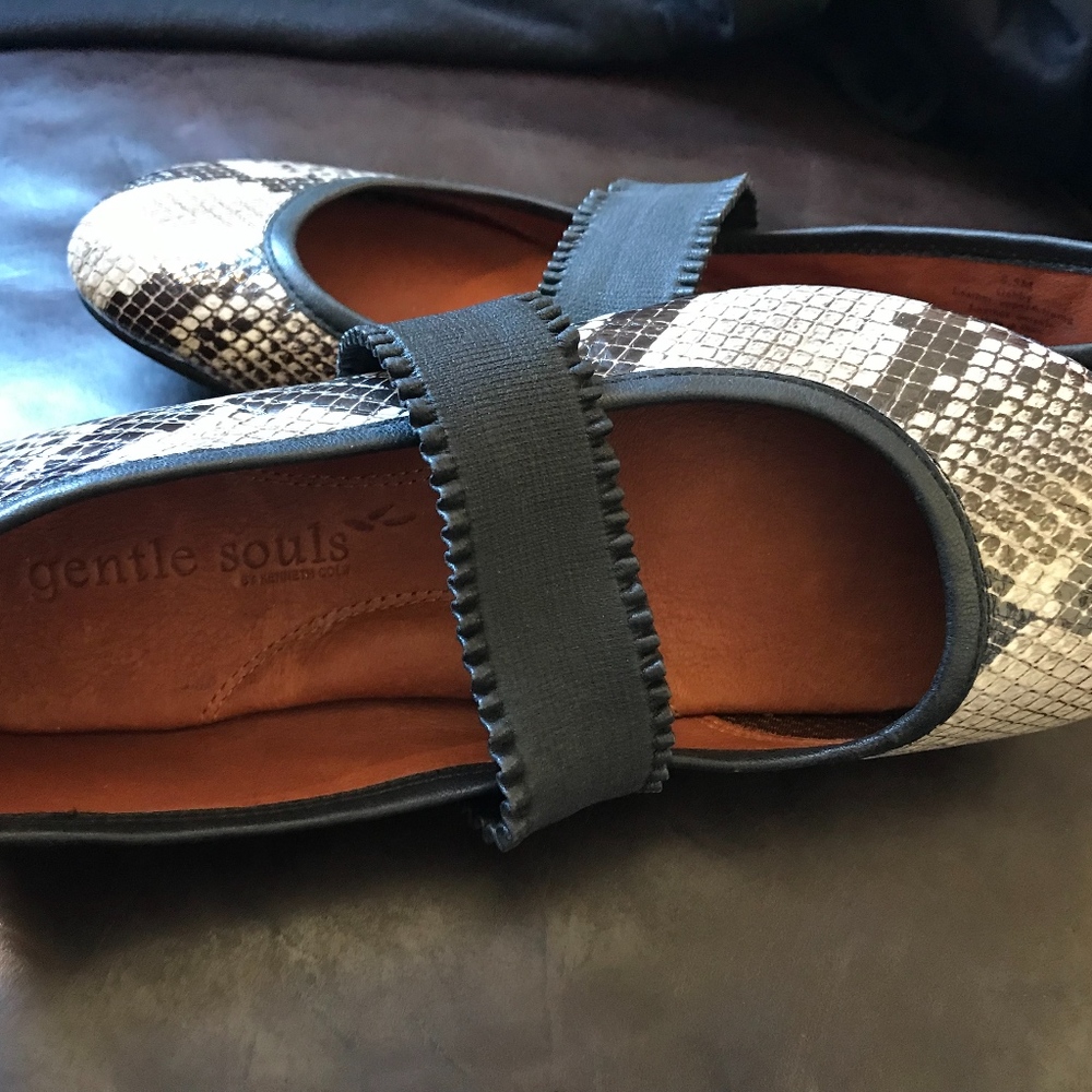 KENNETH COLE GENTLE SOULS BALLET FLATS  8 1/2 NWOT